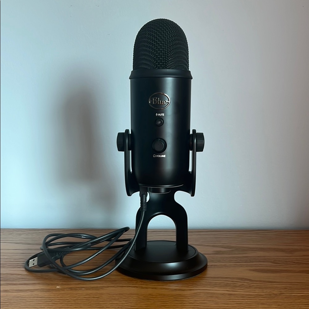 Logitech Blue Yeti USB Microphone in Black